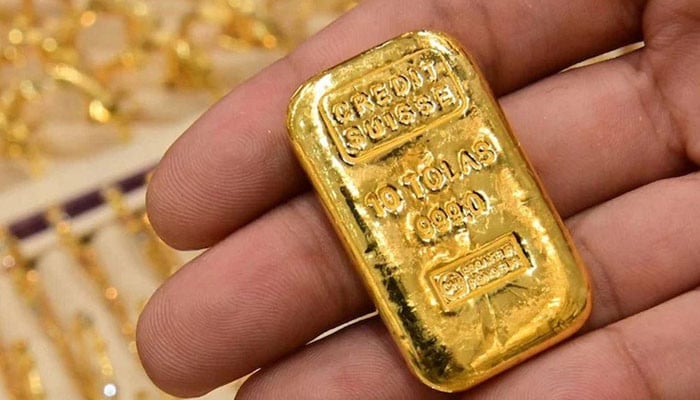 Big drop in gold price by Rs 4900 per tola