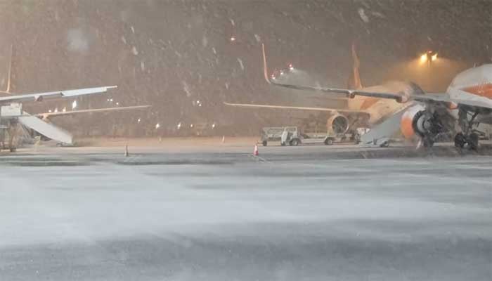 Due to snow, flights at Bristol Airport are suspended, Heathrow and Gatwick are also affected