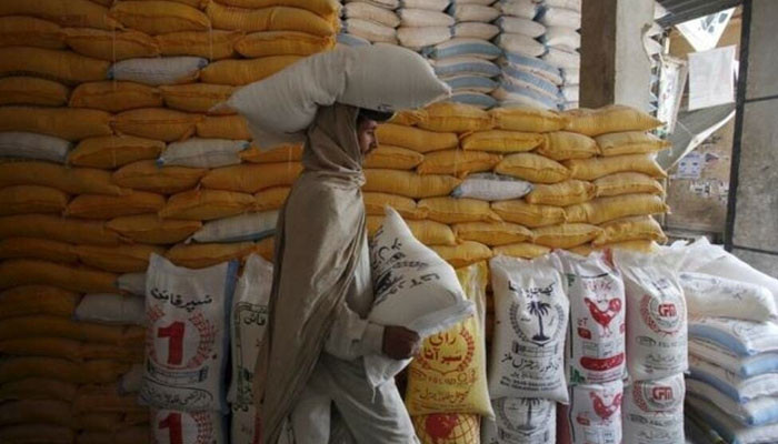 In Karachi, expensive flour and its shortage became a problem for the citizens