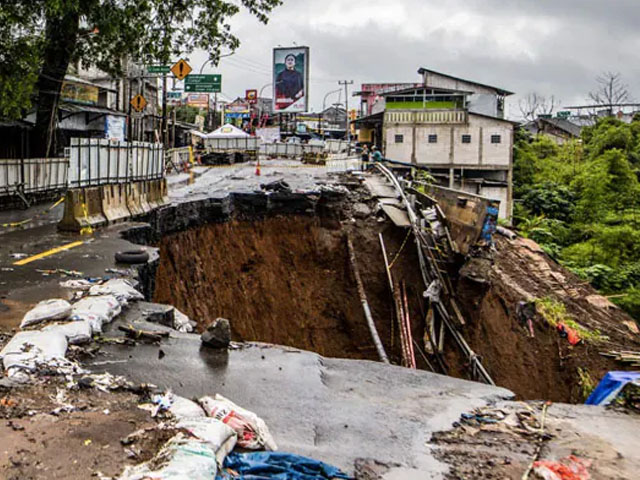 Indonesia;  11 people died in the landslide and 50 are missing