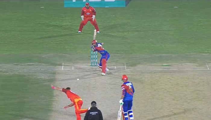 Irfan Khan's attempt to hit a six, Hasan Ali turned the ball away on the spot