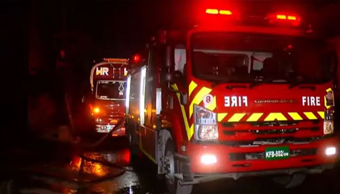 Karachi, 10 shops of Gharibabad furniture market burnt to ashes