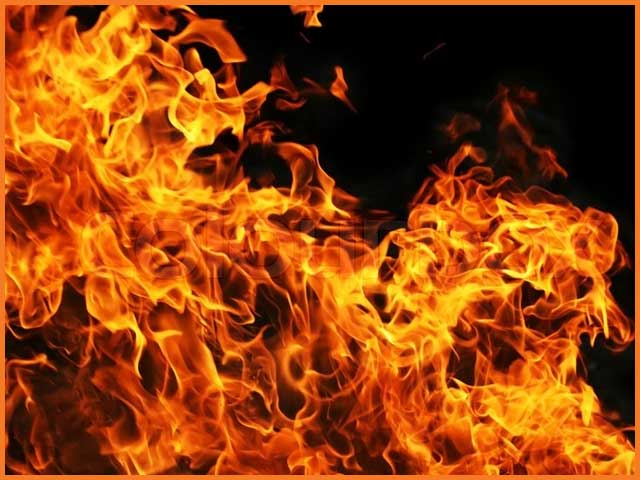 Karachi;  Gharibabad furniture market fire, 18 shops and factories gutted