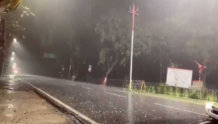 Rain after dusty winds in different areas of Karachi