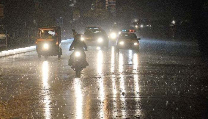 Rain with thunder in different areas of Karachi, pleasant weather