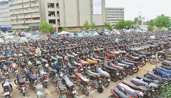 Rush of car buyers at Excise Office Civic Centre