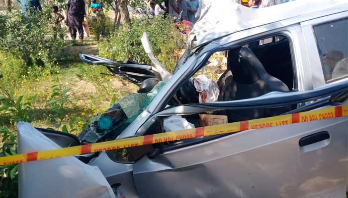 Sad traffic accident near Vehari, 4 members of the same family died