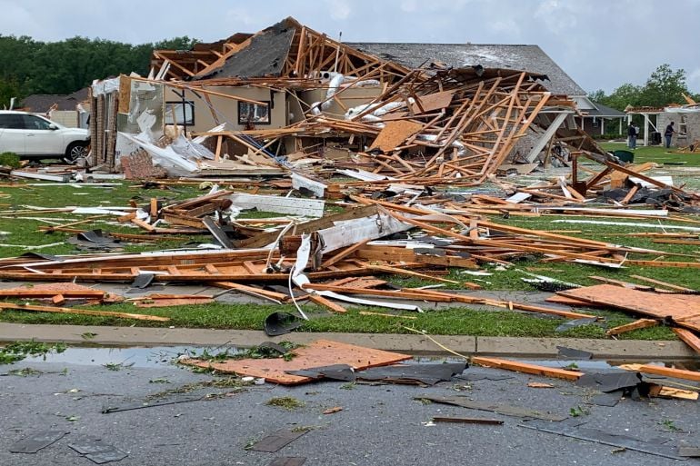 Severe storm in America caused destruction, 23 people died