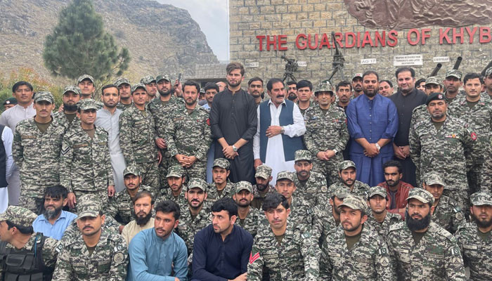 Shaheen Afridi visits the historic mess at Landi Kotal