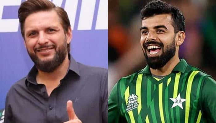 Shahid Afridi congratulates Shadab Khan on completing 100 wickets in T20