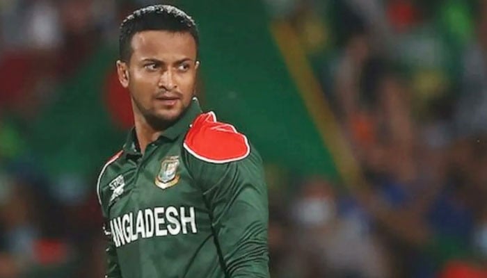 Shakib-ul-Hasan got angry, violence on the fan