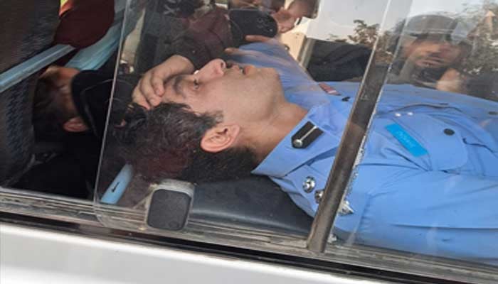 Stones pelted from the roof of Imran Khan's house, DIG Operations Islamabad injured