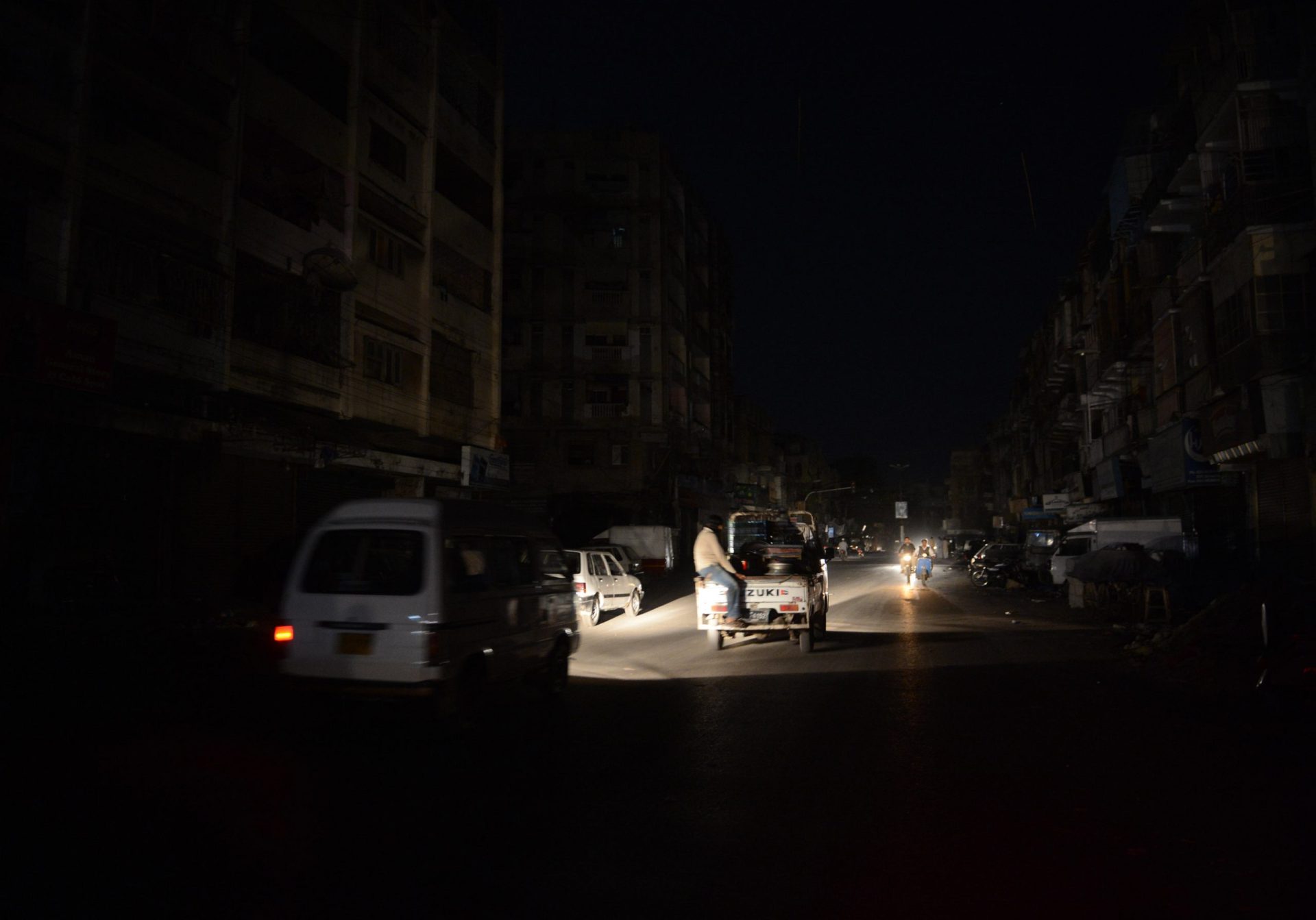 Sudden power outage in most areas of Karachi