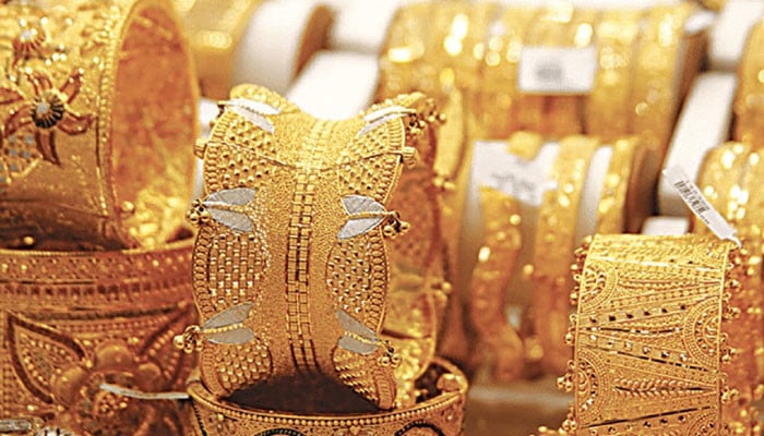 The price of gold per tola decreased by 2 thousand rupees