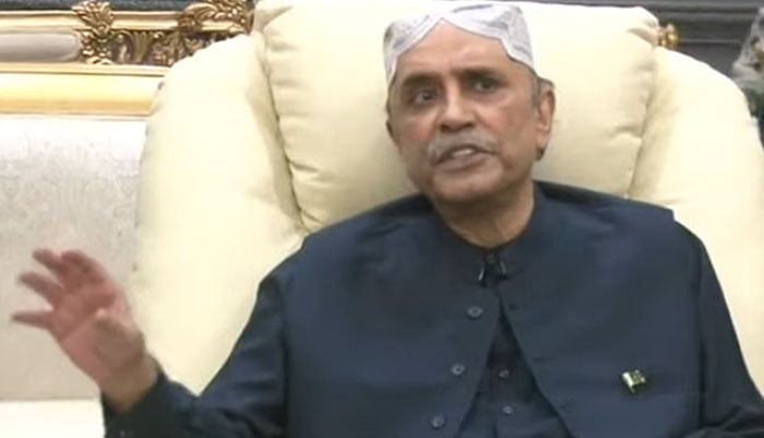 Uterine taking is Imran Khan's trait, Asif Zardari