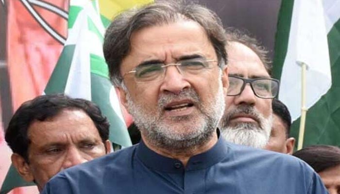 The court should fix its own house first, Qamar Zaman Kaira File photo