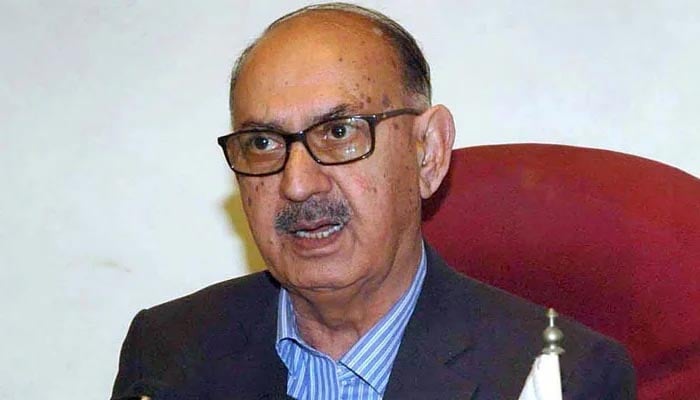 Honorable judges of the Supreme Court boycotted us, Senator Irfan Siddiqui File photo