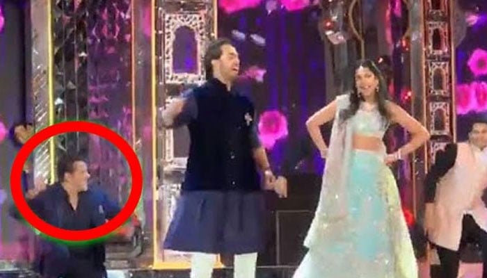 Salman Khan's performance as a background dancer at Mukesh Ambani's daughter's engagement, fans rave Photo, Twitter