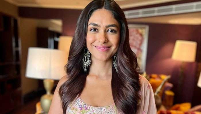 Mrunal Thakur's insistence on watching the film 'Mere Aur Aditya Yaye Sir'