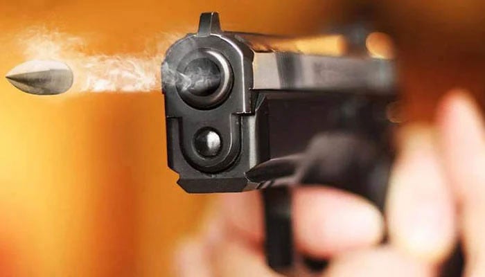 Karachi, a drunk customer opened fire at a restaurant, an employee was injured File photo