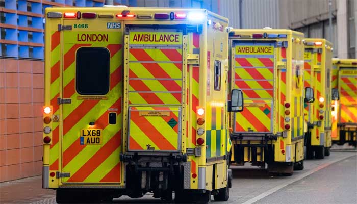 UK: Long wait for ambulance, urgent medical care patients forced to reach hospital themselves