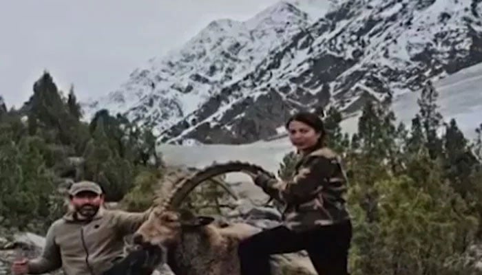 A doctor from Hunza became the first woman from Gilgit-Baltistan to hunt ibex A doctor from Hunza became the first woman from Gilgit-Baltistan to hunt ibex