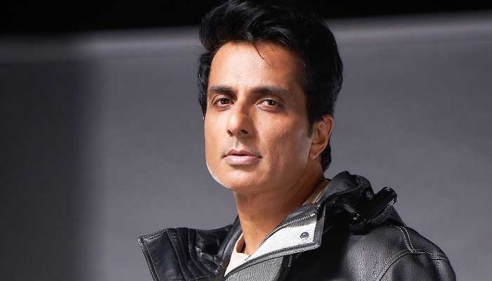 Fans made a portrait of Sonu Sood with 2.5 thousand kilos of rice