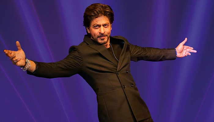 Respecting the hijab girl, Shah Rukh Khan won the hearts of fans