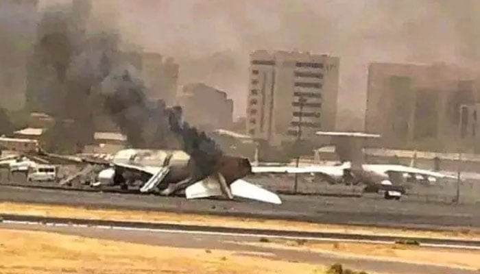 The situation is tense, the Saudi passenger plane also came under fire Photo screen grab