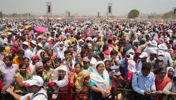 India: 11 people killed while sitting in the sun participating in the award ceremony