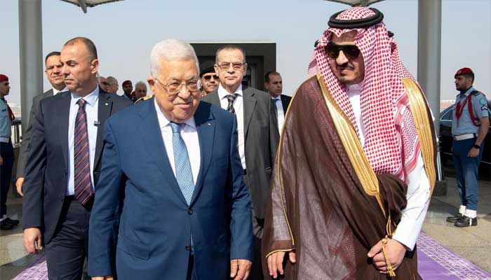 Prince Badr bin Sultan, Deputy Emir of Makkah, welcomes the Palestinian President in Jeddah.