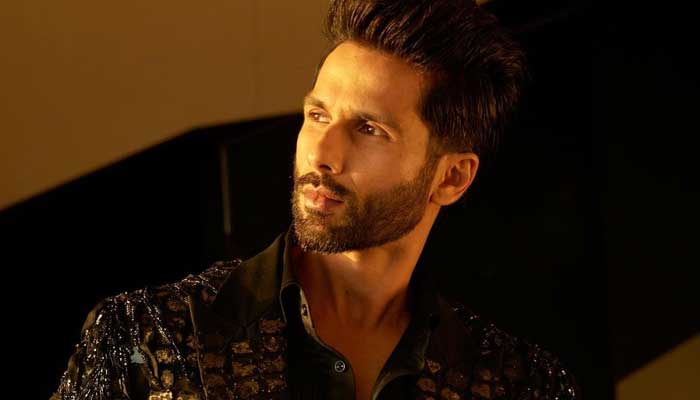 Shahid Kapoor's interesting reaction to the removal of blue tick from his Twitter account Shahid Kapoor's interesting reaction to the removal of blue tick from his Twitter account