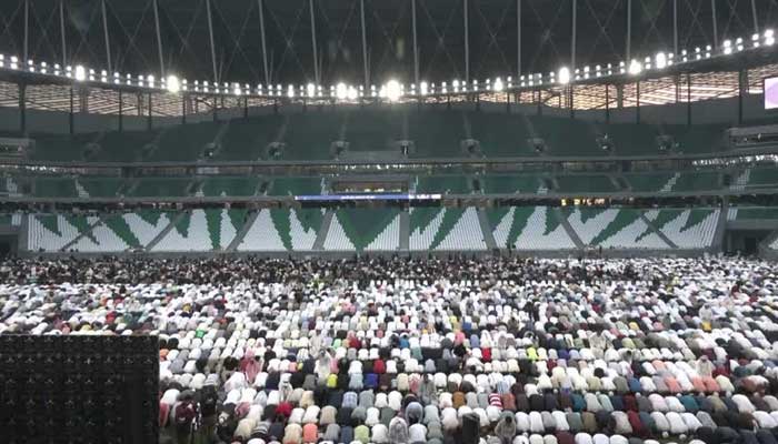 Thousands of people offered Eid prayers in Qatar's football stadium Eid-ul-Fitr prayers are being offered at the football stadium.