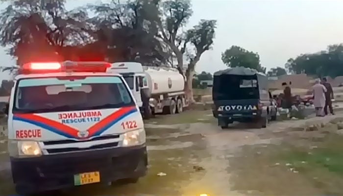 8 people died in the oil tanker accident Dunyapur: 8 people died in an oil tanker accident