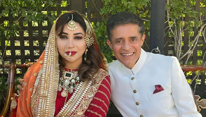 Komal Rizvi's wedding pictures have come out