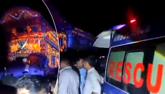 Thatta, 9 people died in a collision between a truck and a van Screen grab, courtesy of Twitter