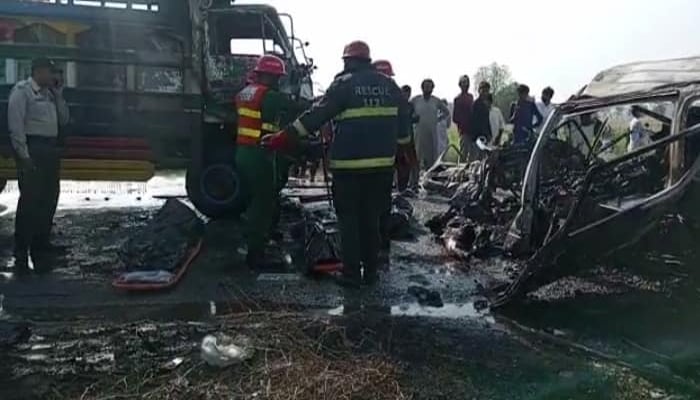 Van, truck caught fire after collision, 7 people died Photo courtesy of Facebook