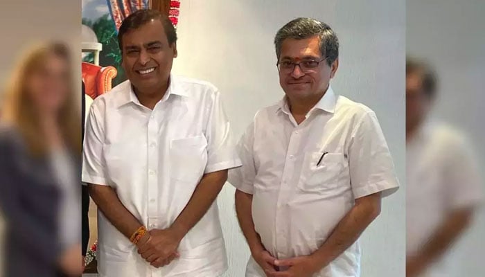 Mukesh Ambani's gift of a luxurious home to a trusted employee File photo