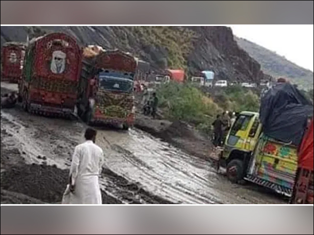 Landslides in Koh Selman Range, Balochistan KP highway suspended traffic flow