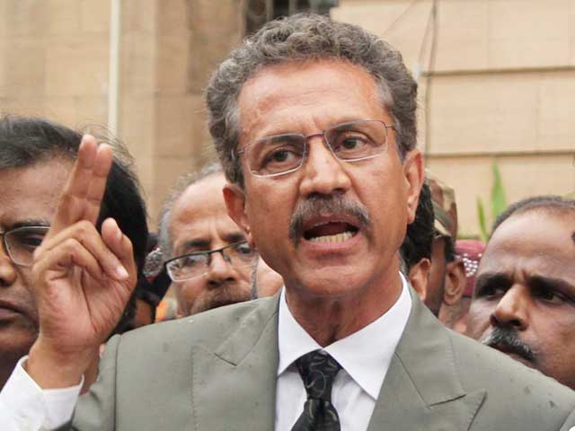 Theft in former mayor Karachi Wasim Akhtar's bungalow