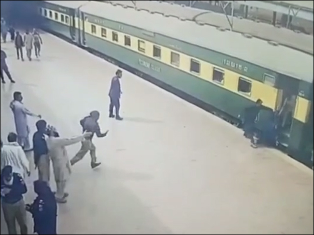 The presence of a railway policeman saved a passenger who fell from a moving train