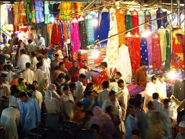 The second decade of Ramadan; Markets and bazaars flourished Demand for unstitched clothes is low, buyers continue to curse inflation (Photo: File)