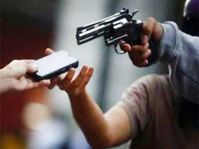 In Karachi, robbers robbed many citizens by setting up a canal