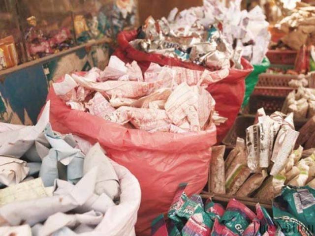 Gutka factory raided, 4 accused arrested, bag and goods recovered