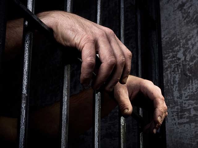 Karachi: The teacher who tortured a young child in the seminary was arrested, a case was registered Qari has said that he will not torture children in the future and has also apologized, SP Lyari, Photo: File