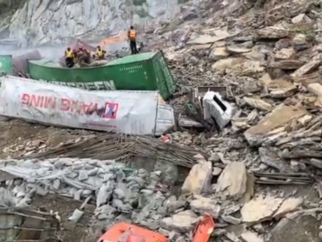 3 people were killed due to landslides on containers at Torkham border