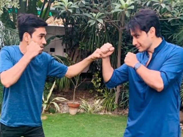 video; Ali Zafar fulfilled his promise to kickboxer Agha Kaleem (photo; screenshot)