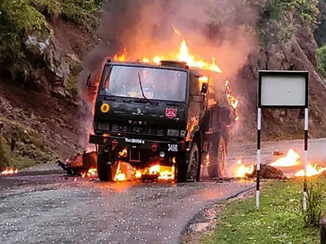 Occupied Kashmir: Five Indian soldiers were killed in a fire in a truck Photo: Social Media