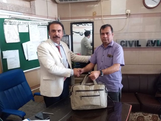 The civil aviation staff returned lakhs of rupees and valuables to the passenger