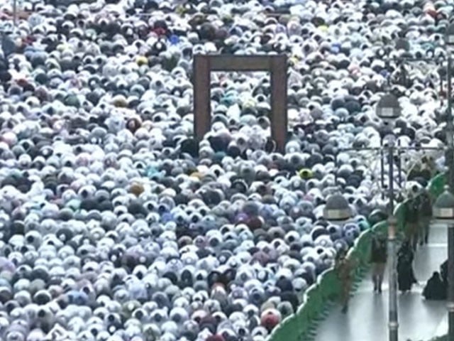 The spiritual gathering of Eid prayers in Masjid-ul-Haram and Masjid-ul-Nabawi, millions of people participated Eid prayer gatherings were also held in other small and big mosques of Saudi Arabia: Photo: Social Media